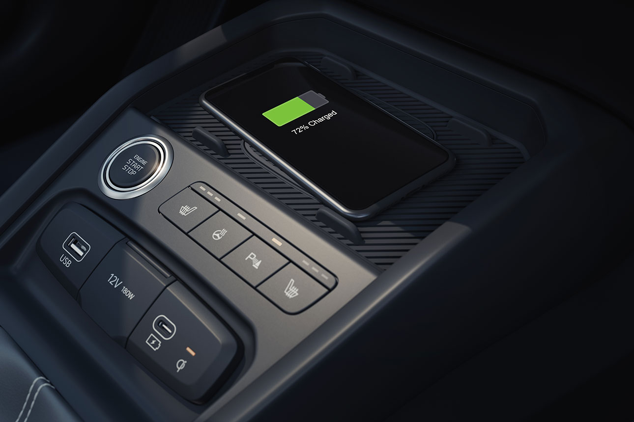 Kabellose Smartphone-Ladestation und USB-C-Schnellladeanschlüsse.¹